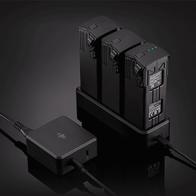 DJI USB-C Power Adapter (100W)-vue avec 3 batteries